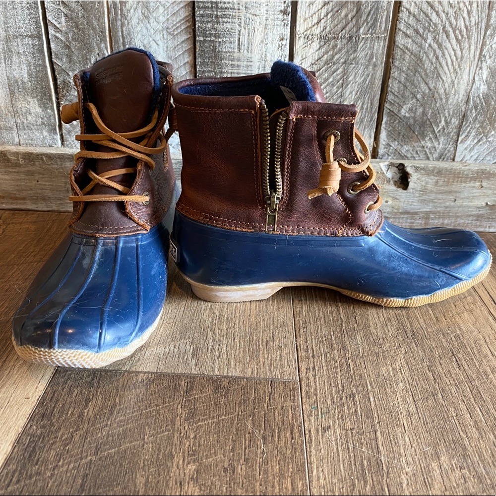 Duck boots